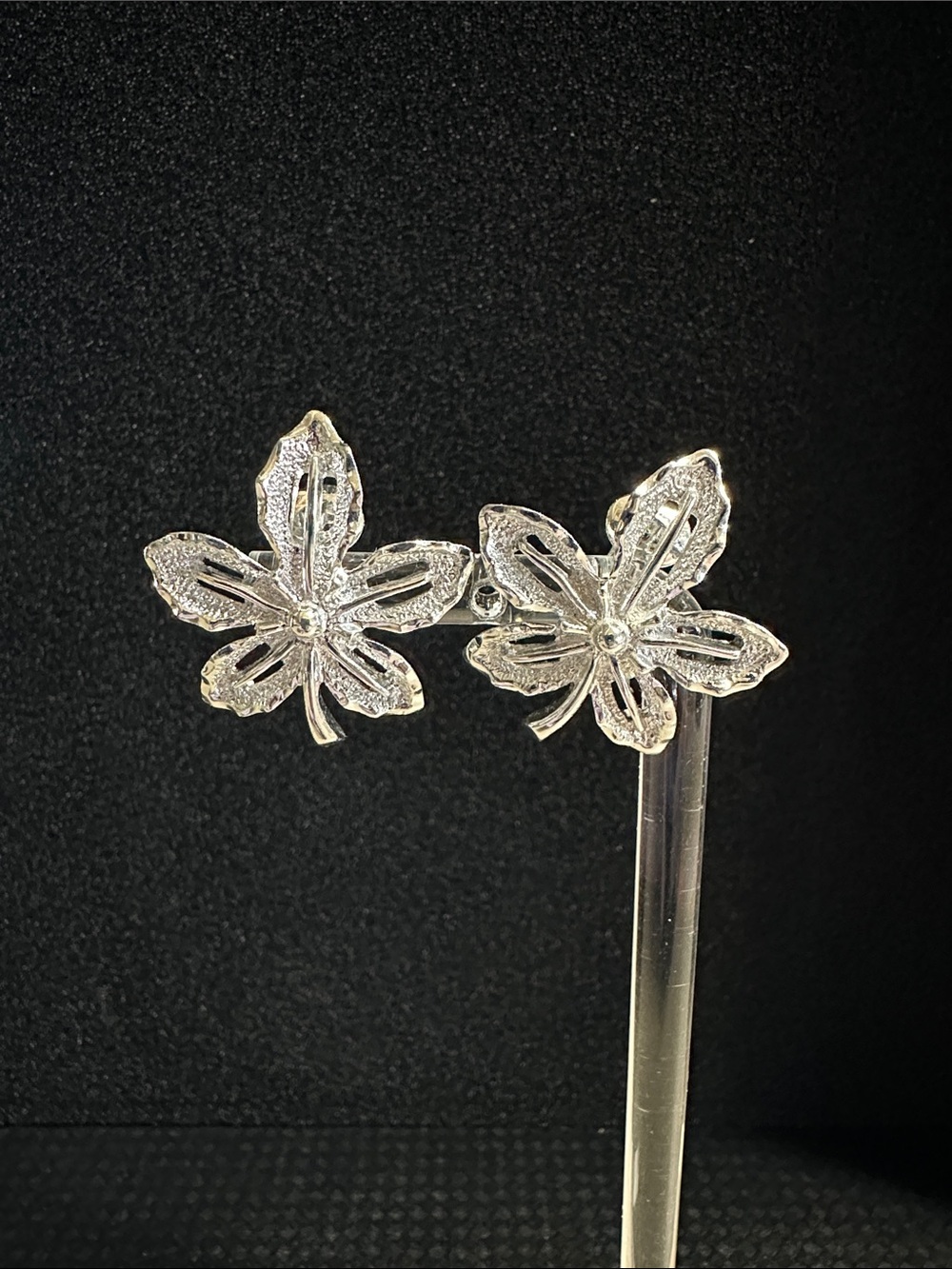 Vintage 1968 Sarah Coventry Silver Tone “Ivy Leaf” Floral Clip-On Earrings